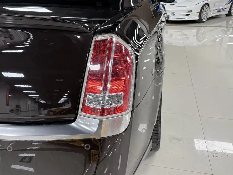 Chrysler 300C — миниатюра 9