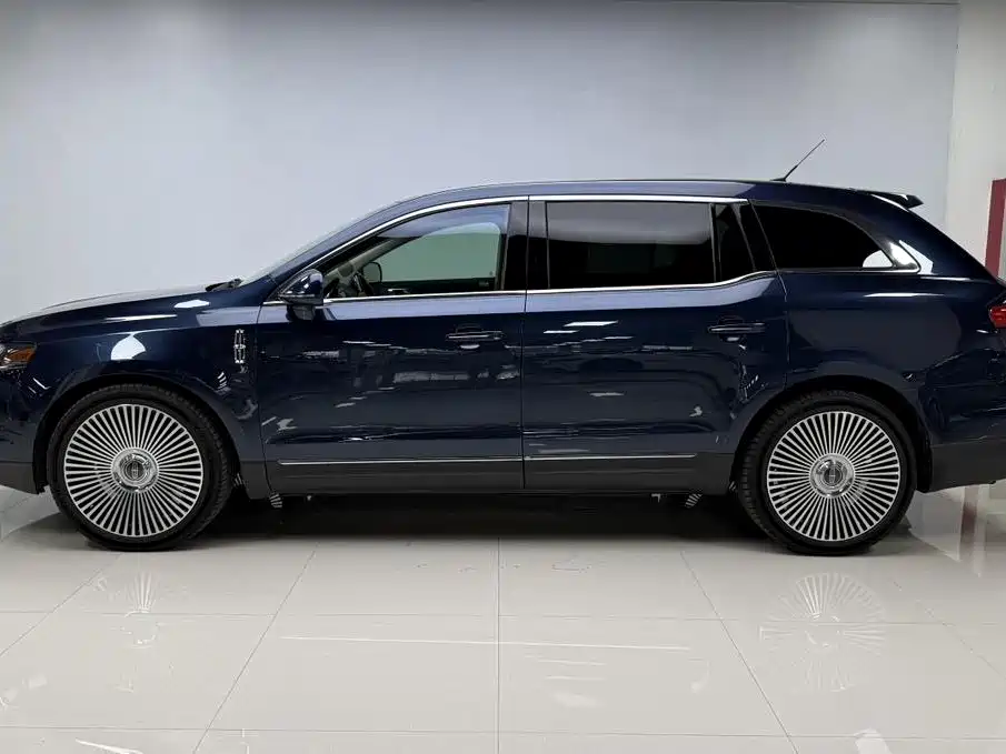Lincoln MKT — миниатюра 2