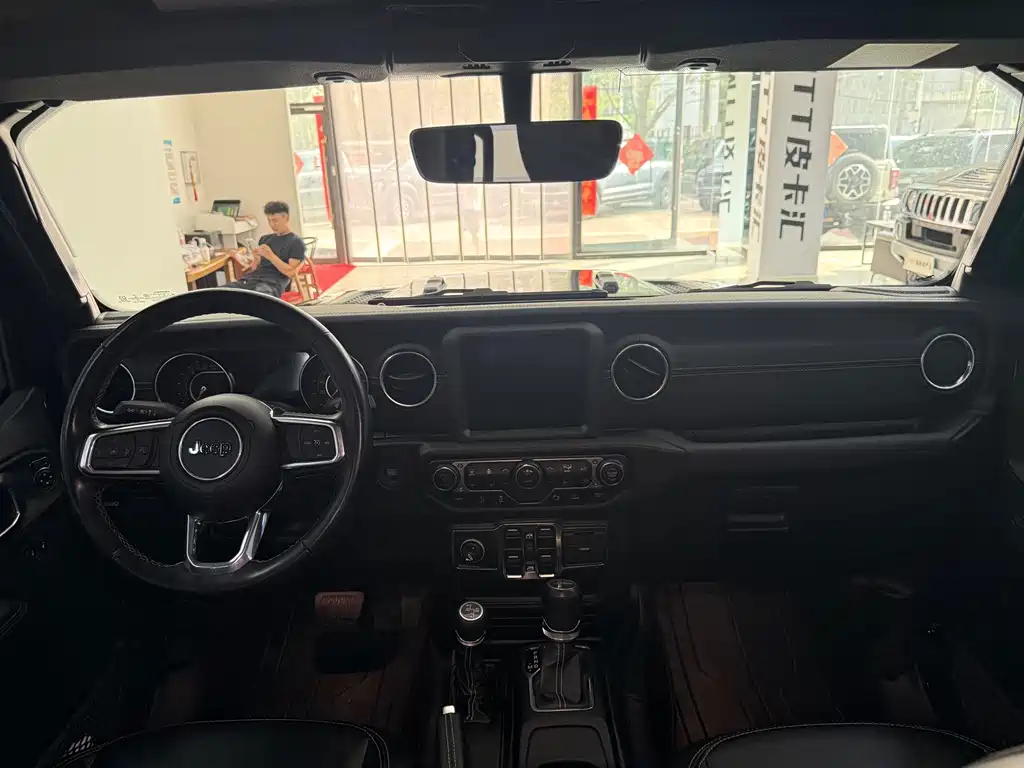 Jeep Gladiator — миниатюра 8