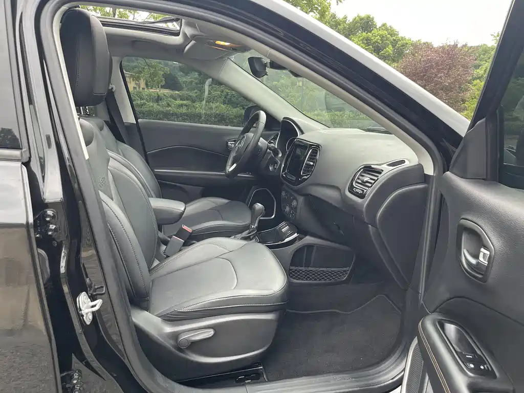 Jeep Compass — миниатюра 8