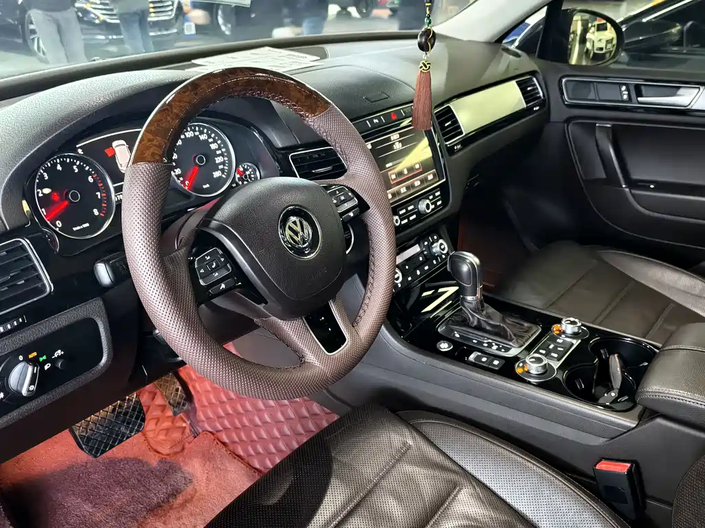 VOLKSWAGEN TOUAREG