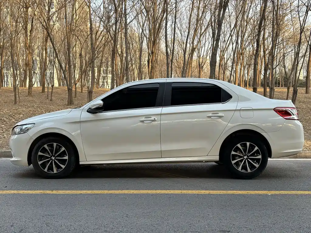 Peugeot 301 1.6L Auto Comfort Edition, фото 3
