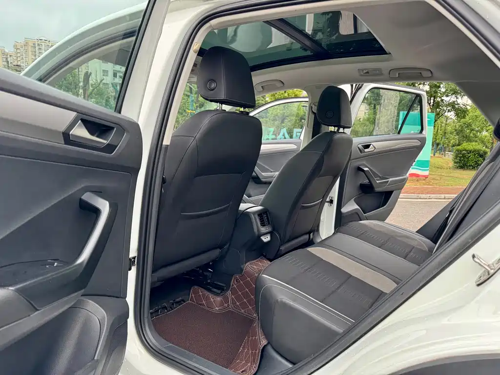 Volkswagen T-Roc — миниатюра 6