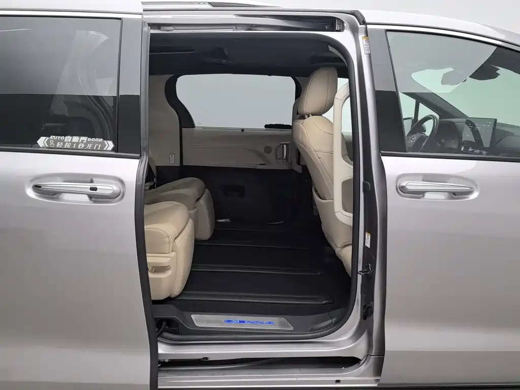 Toyota Sienna — миниатюра 15