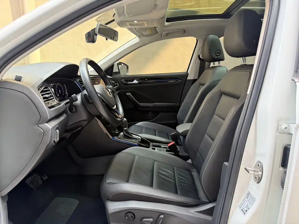 Volkswagen T-Roc — миниатюра 9