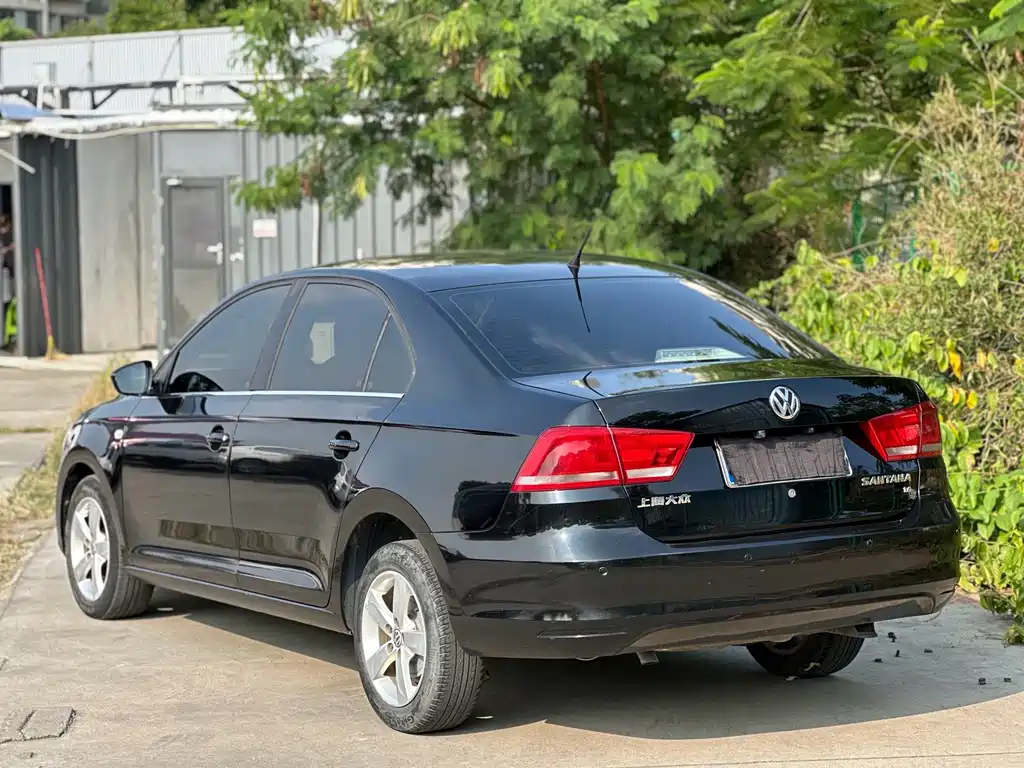 Volkswagen Santana — миниатюра 4