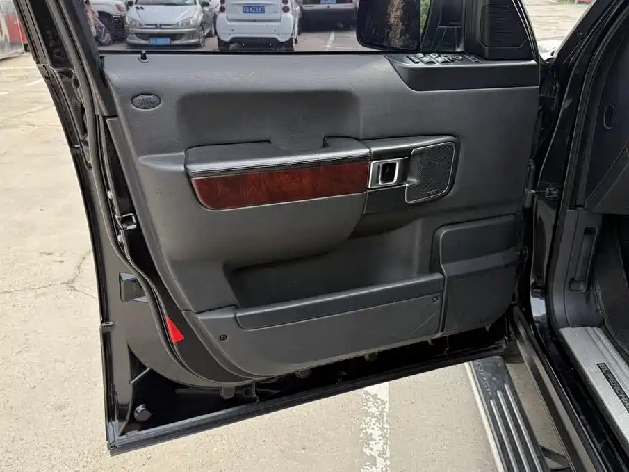 Land Rover Range Rover — миниатюра 8