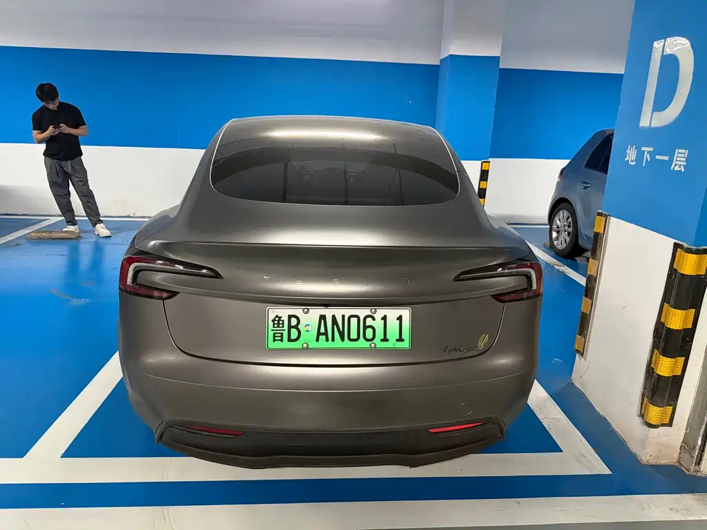 Tesla Model 3 — миниатюра 4