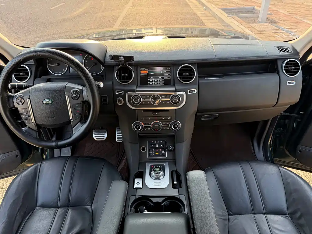 Land Rover Discovery — миниатюра 8
