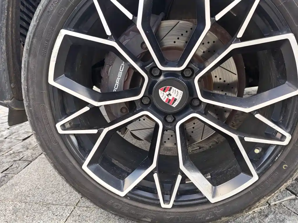 Porsche Cayenne — миниатюра 5