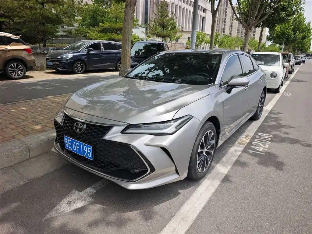 Купить Toyota Avalon