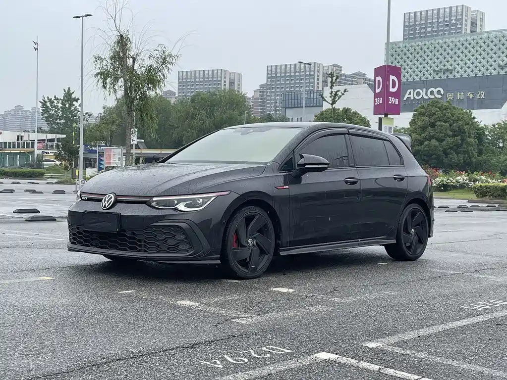 Volkswagen Golf GTI 2021