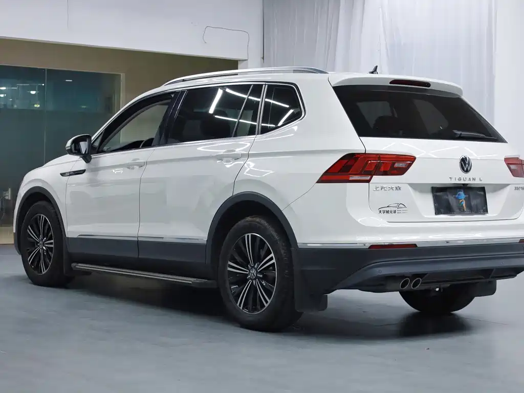 Volkswagen Tiguan L L 2021 330TSI AT Smart