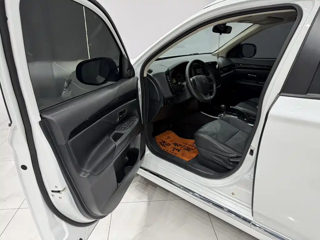 Mitsubishi Outlander 2021 2.0L 5 мест