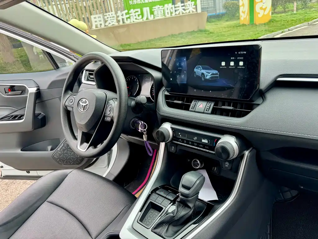 Toyota RAV4 — миниатюра 8