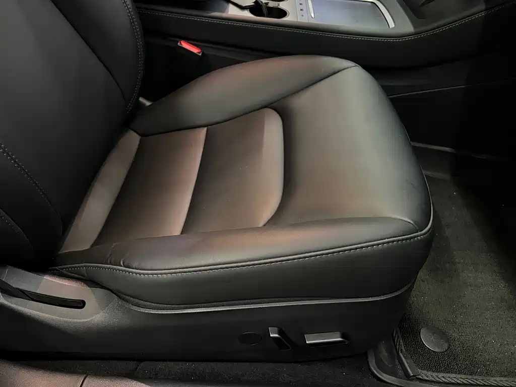 Tesla Model 3 — миниатюра 10