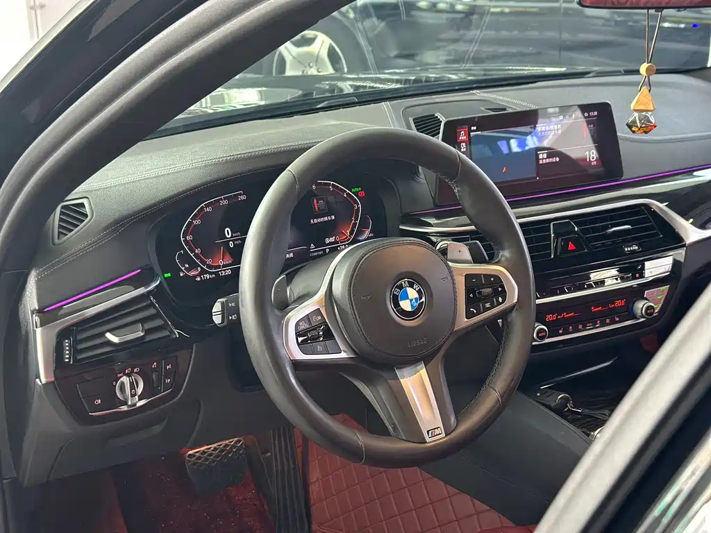 BMW 5 Series — миниатюра 7