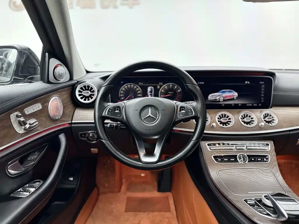 Mercedes-Benz E-Class — миниатюра 9