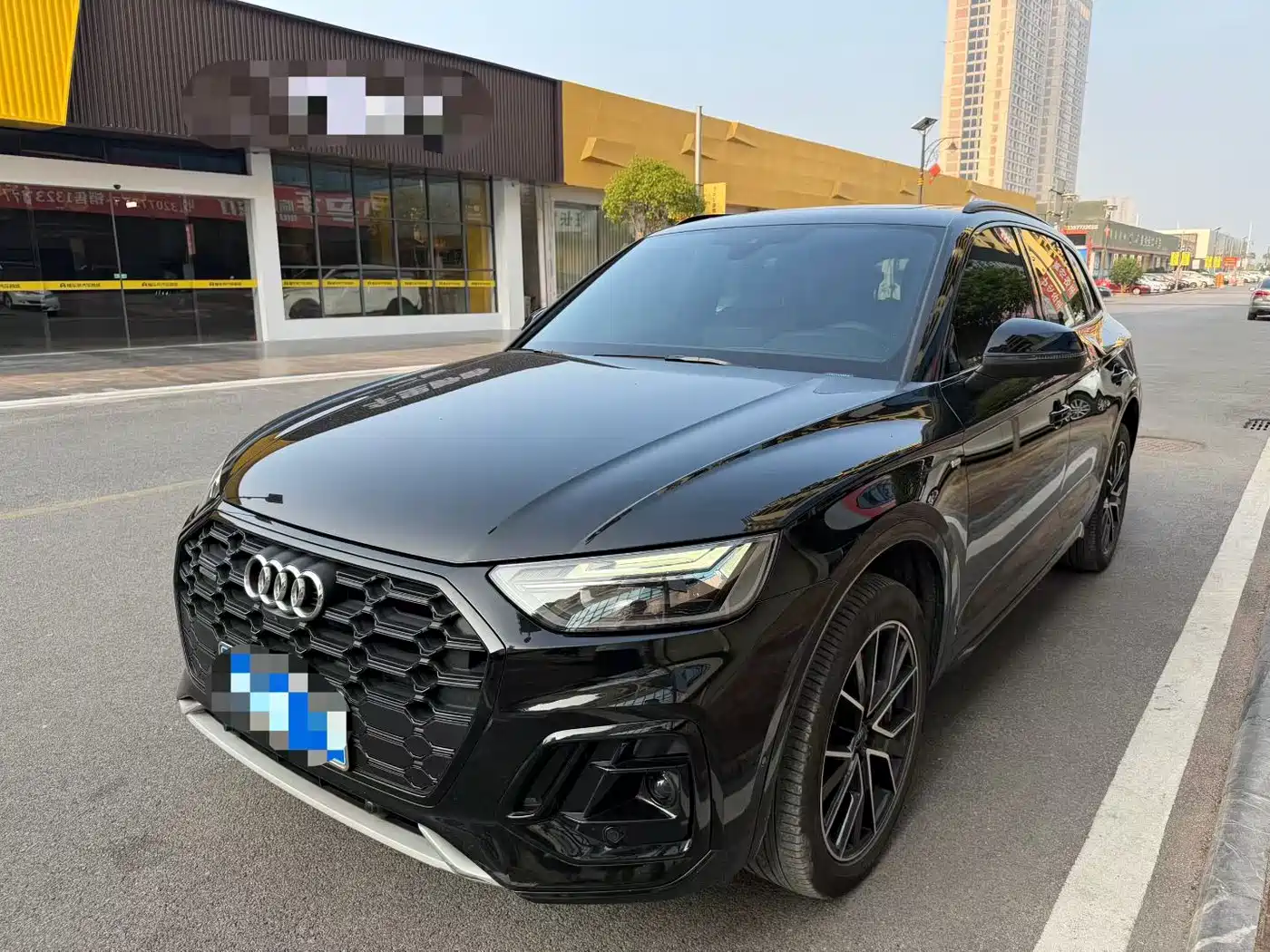 奥迪Q5L 2025款 45周年典藏版 45 TFSI 豪华动感型 2025