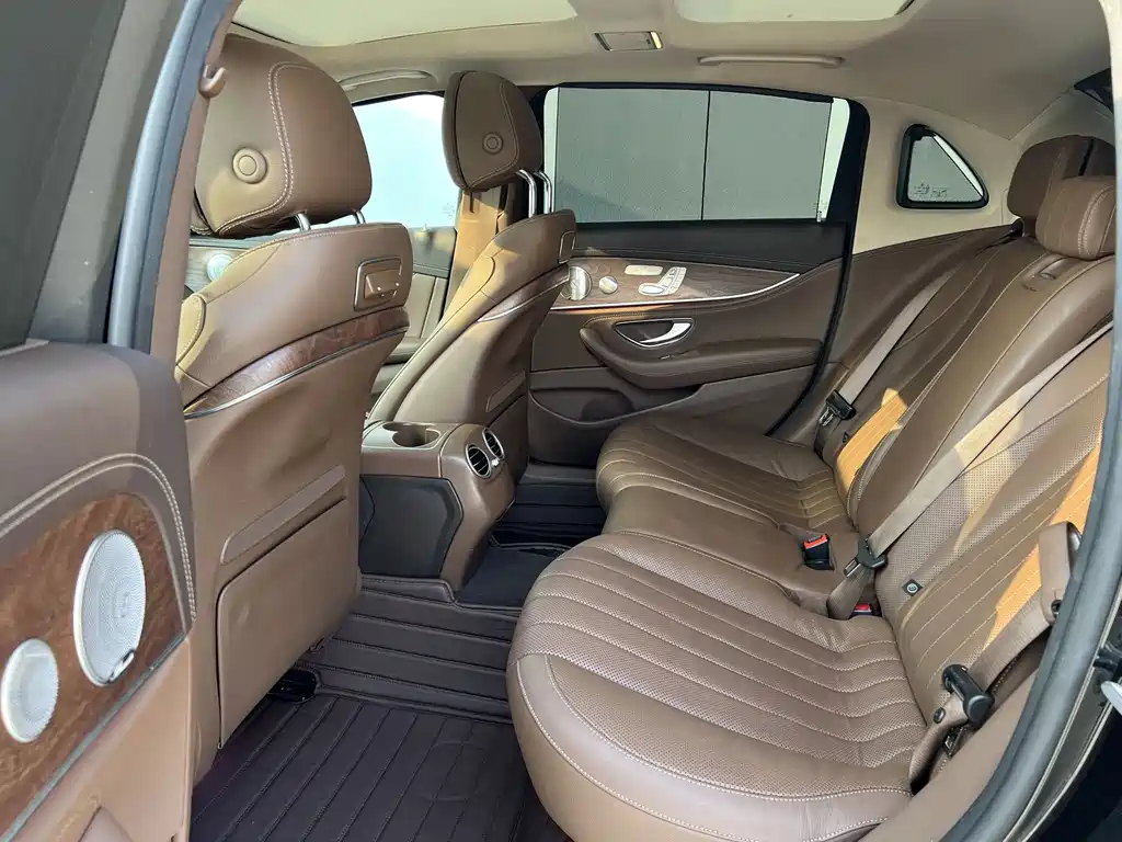 Mercedes-Benz E-Class — миниатюра 9