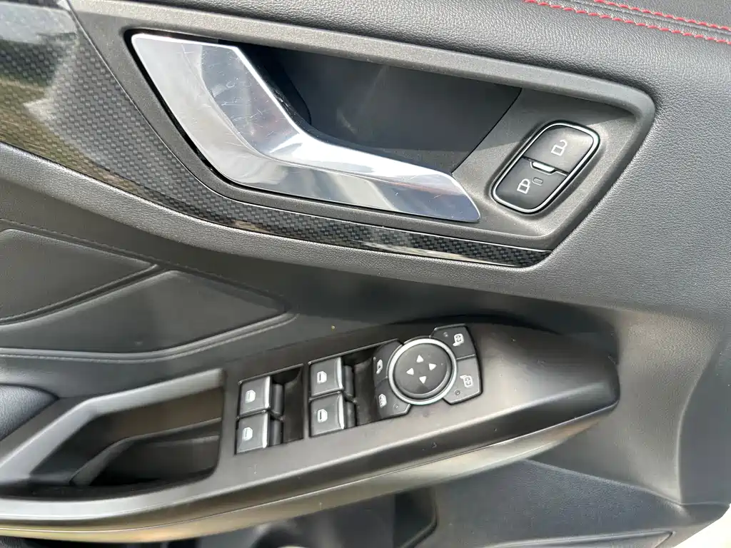 Ford Focus 2022 EcoBoost 180 AT ST Line