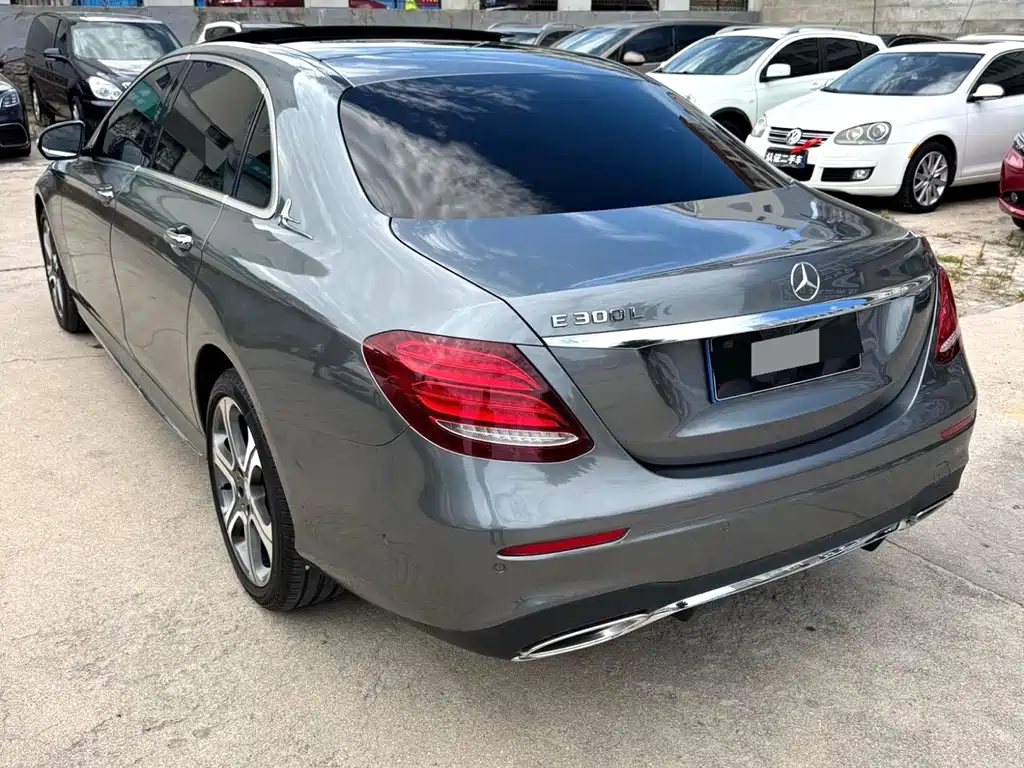 Mercedes-Benz E-Class — миниатюра 10