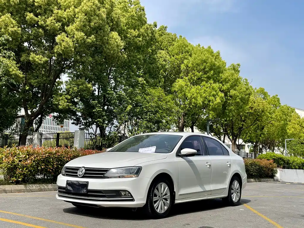 Volkswagen Sagitar 2015