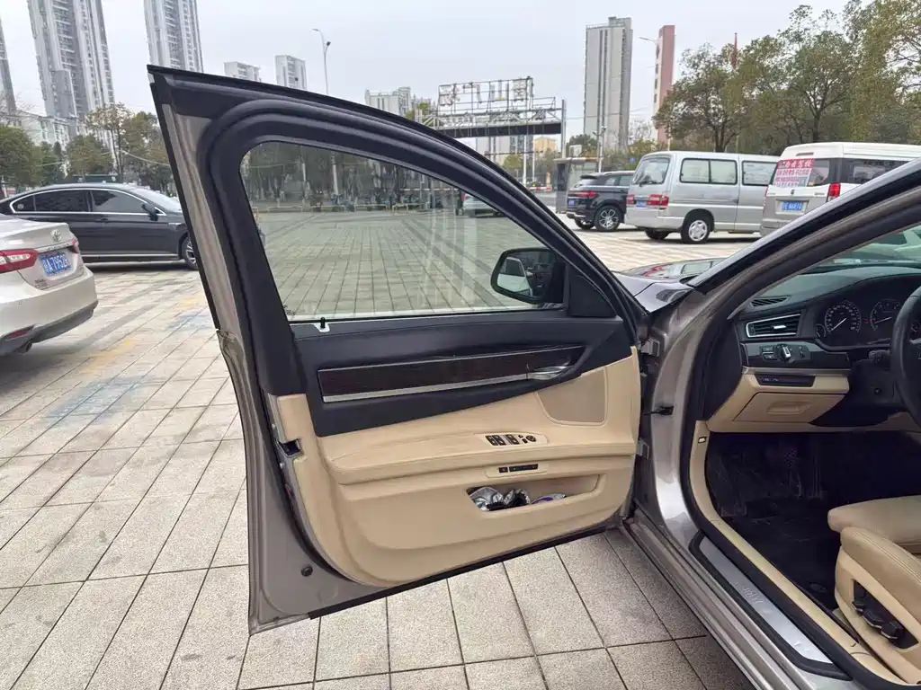 BMW 7 Series 7 2011 740Li