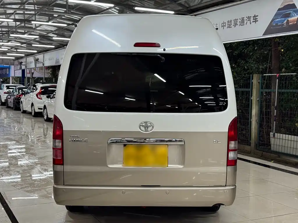 Toyota Hiace — миниатюра 3