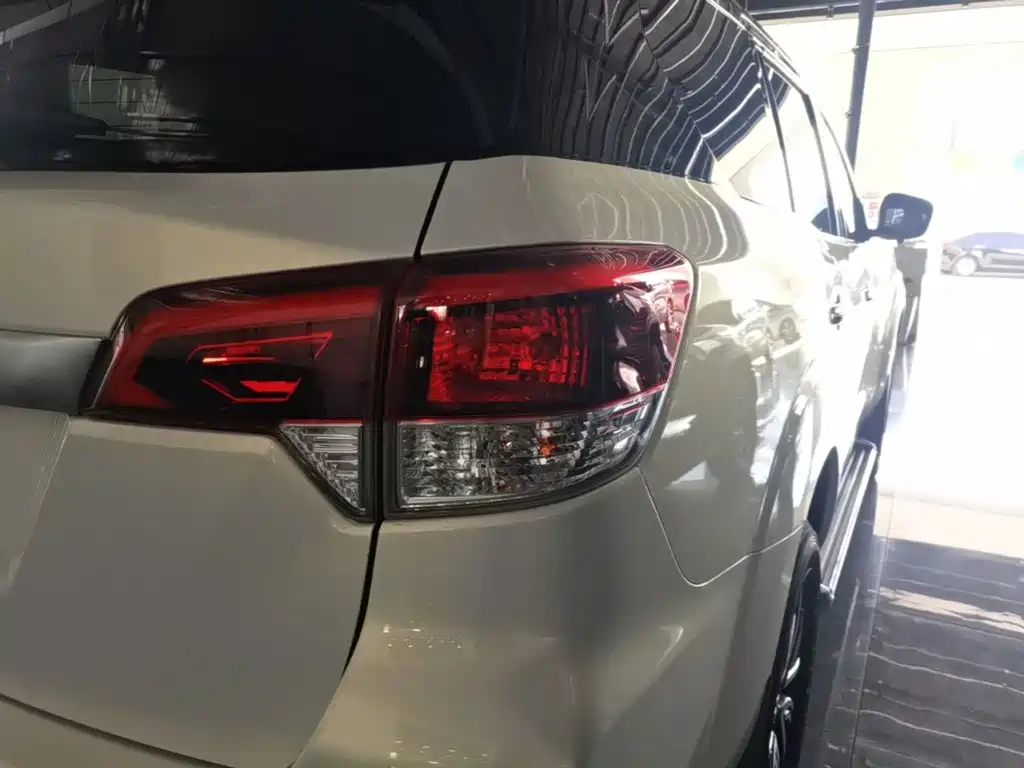 Nissan Terra — миниатюра 8