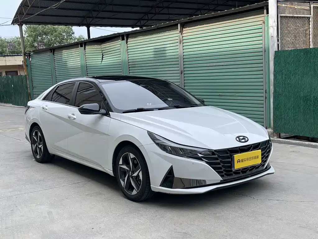 Hyundai Elantra 2022 240TGDi DCT LUX Luxury