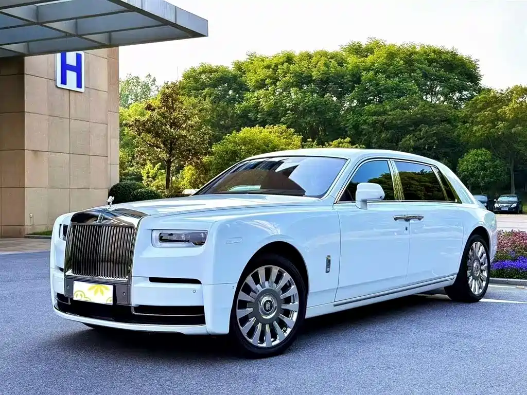 Rolls-Royce Phantom 2024