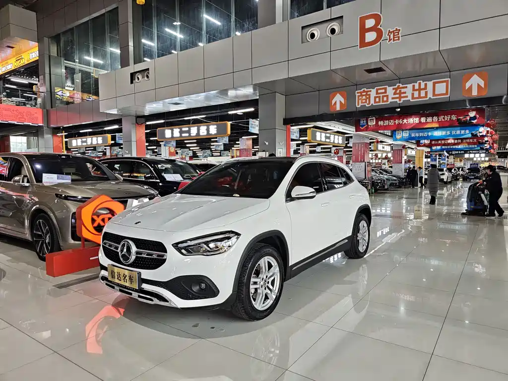 MERCEDES-BENZ GLA