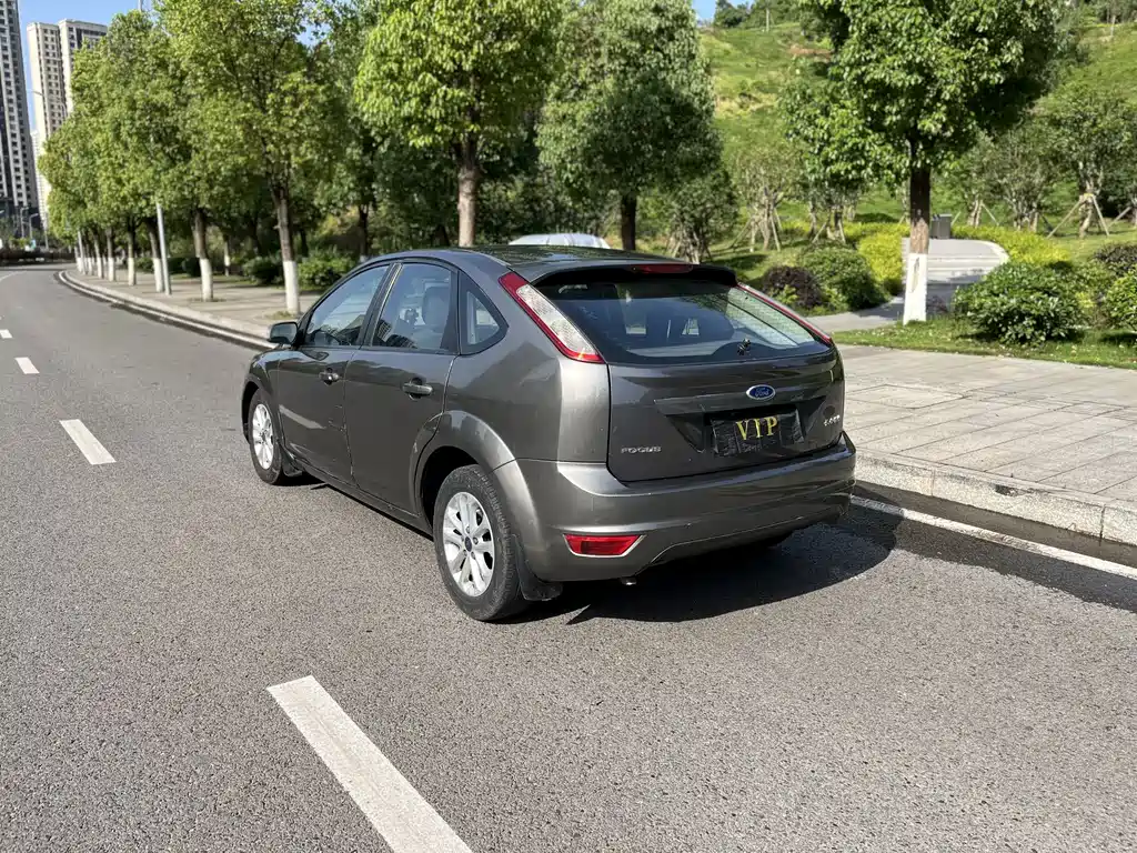 Ford Focus 2013 1.8L AT