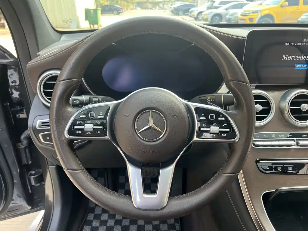 MERCEDES-BENZ GLC