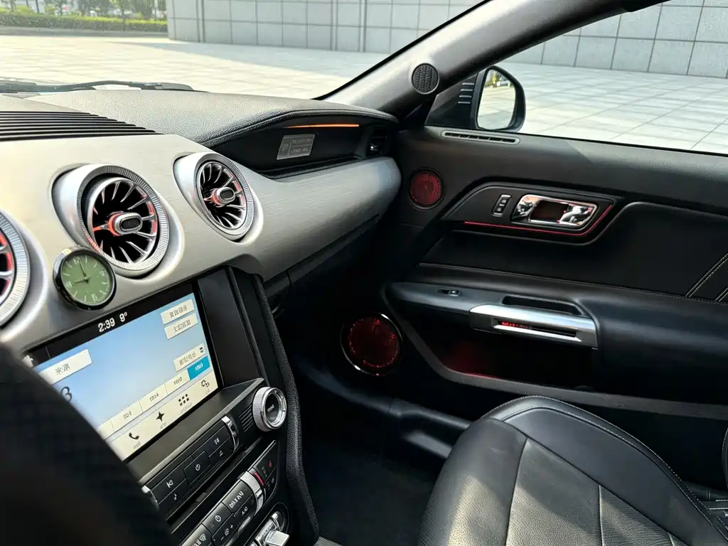Ford Mustang — миниатюра 10