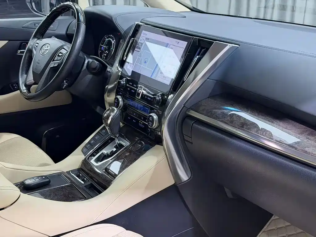 Toyota Vellfire 2020 2.5L HV Luxury