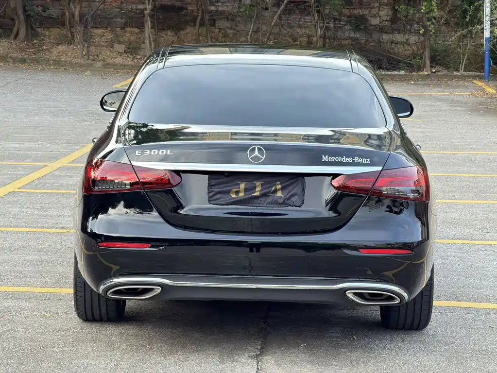 Mercedes-Benz E-Class — миниатюра 8