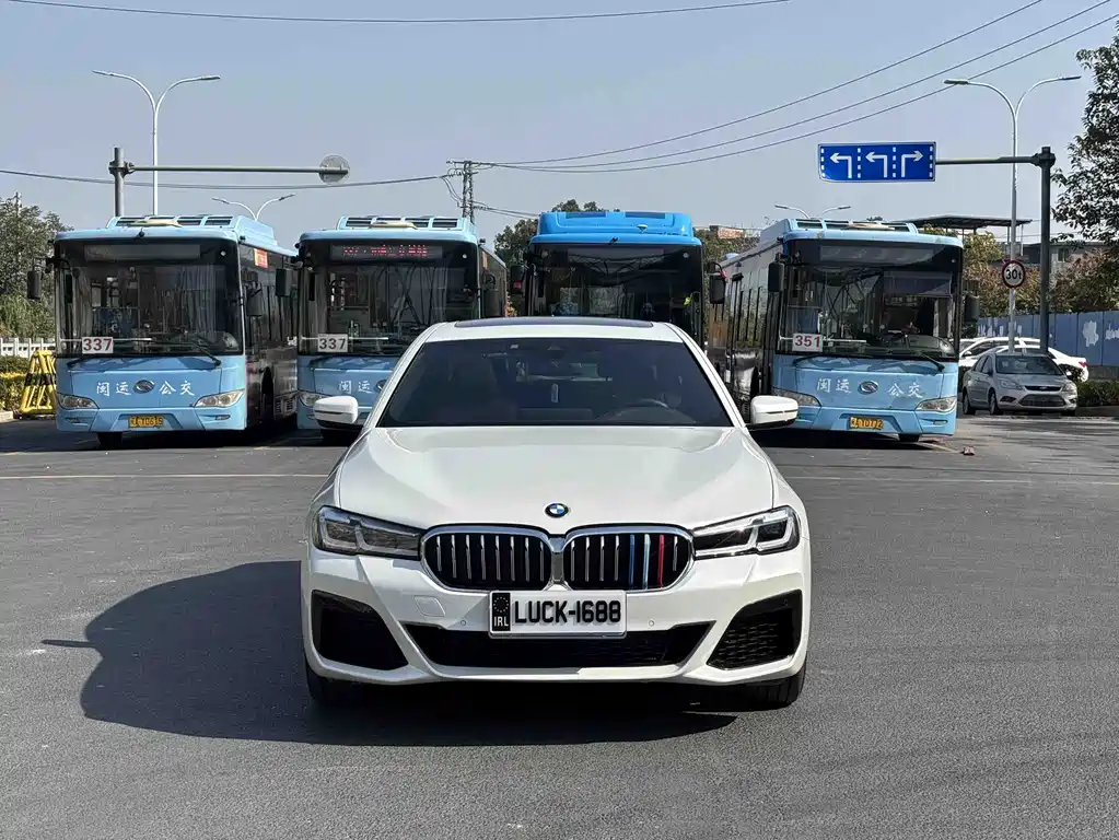 BMW 5 Series — миниатюра 2