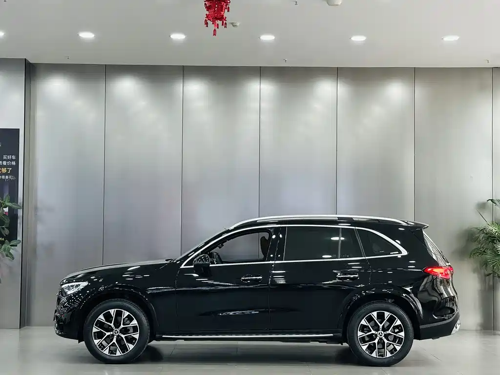 Mercedes-Benz GLC 2023 GLC 260 L 4MATIC Luxury 5 мест