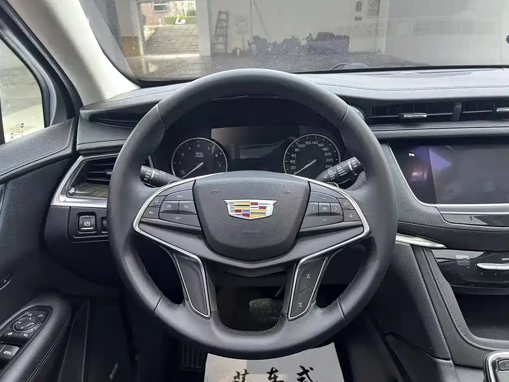 CADILLAC XT5