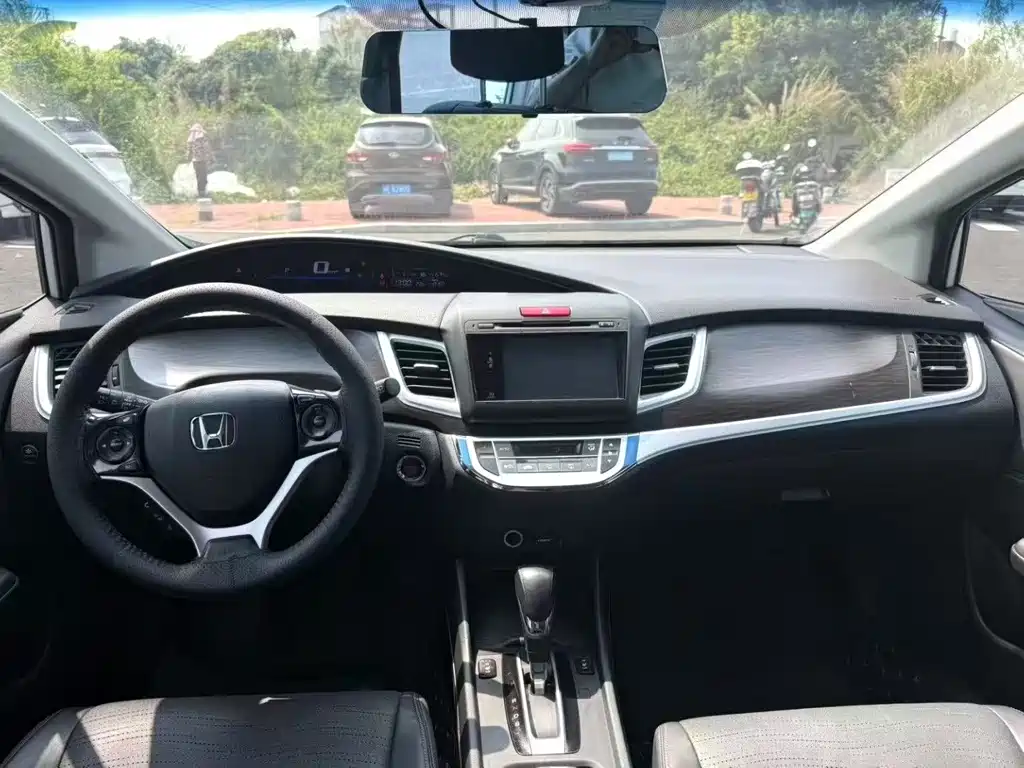 Honda Jade 2014 1.8L CVT Luxury Premium 5 мест