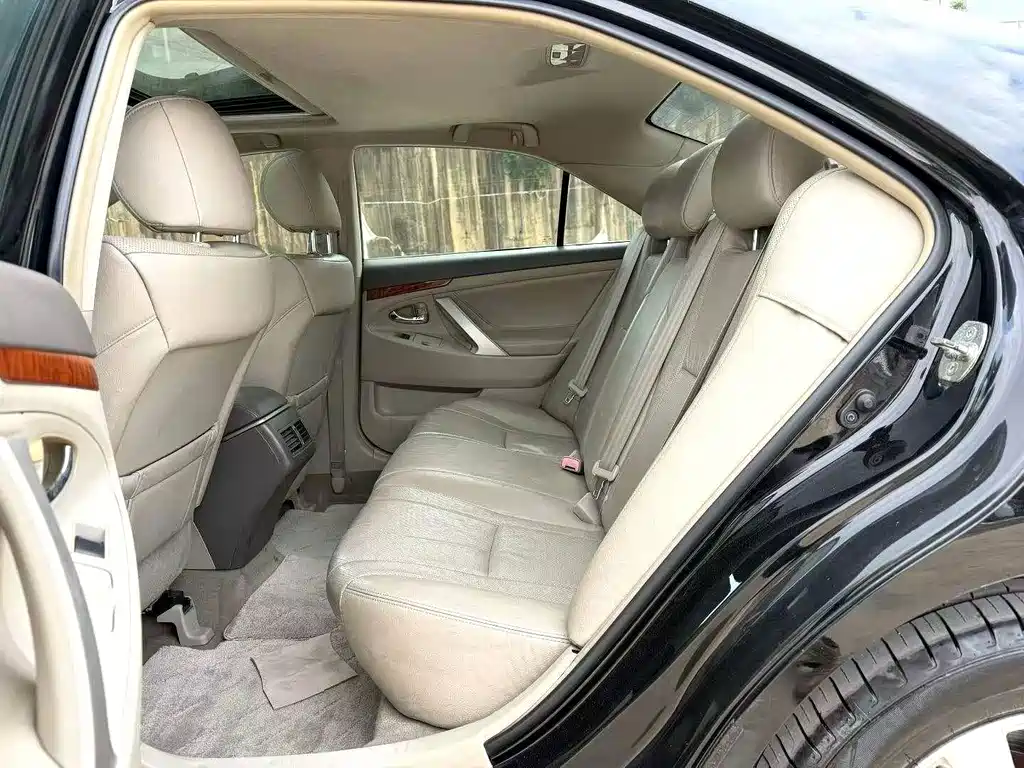 Toyota Camry — миниатюра 5