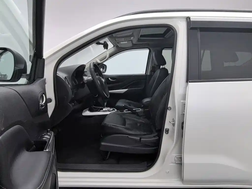 Nissan Terra — миниатюра 10