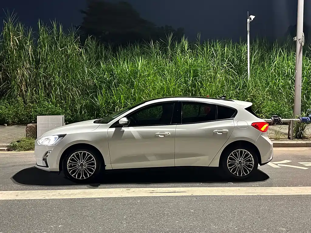 Ford Focus — миниатюра 5