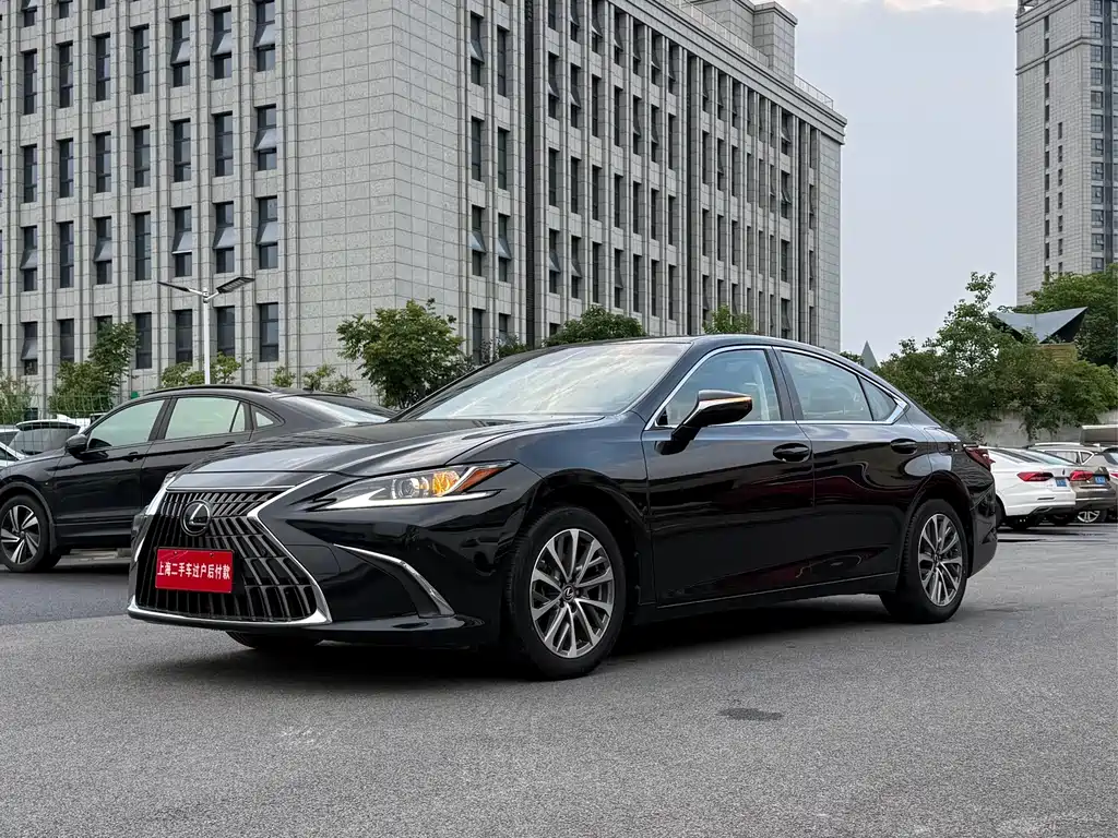 Lexus ES 2022 260
