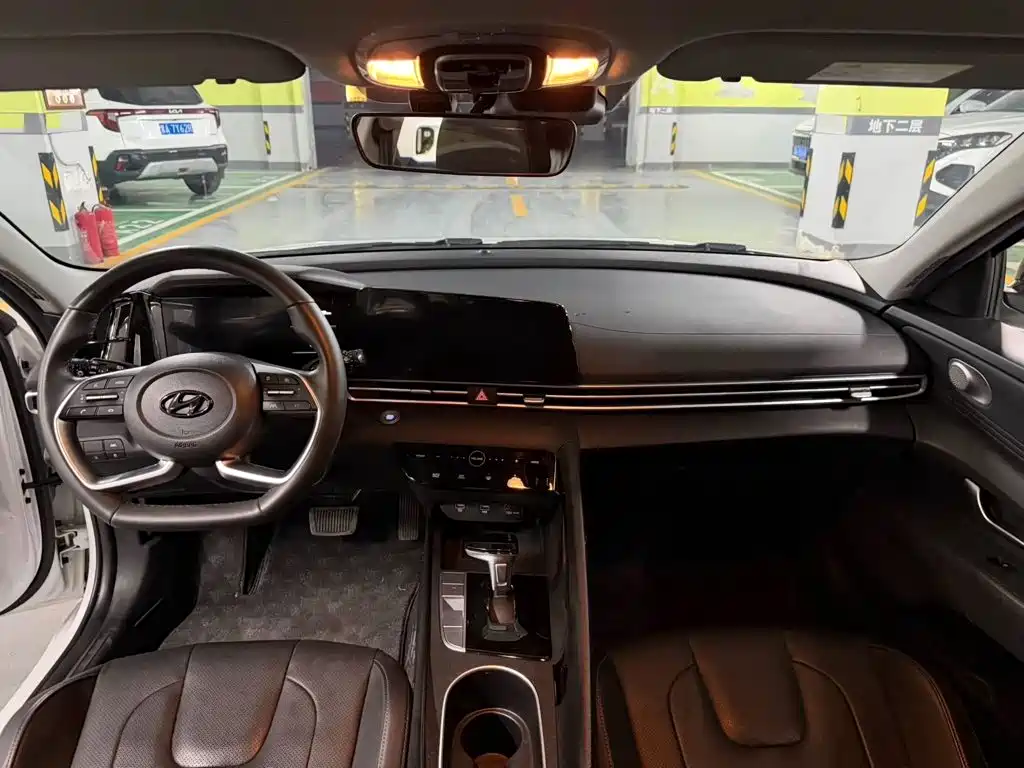 Hyundai Elantra — миниатюра 9
