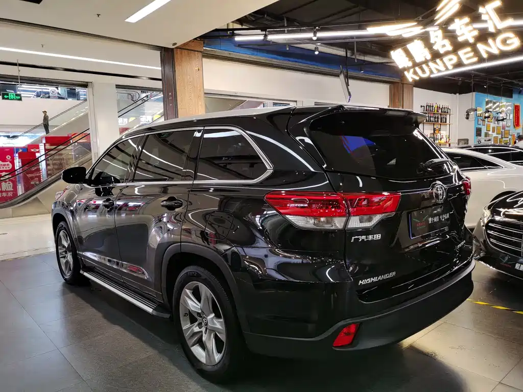 Toyota Highlander 2021 2.0T Luxury 7 мест
