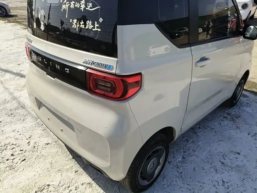 Wuling MINIEV — миниатюра 8