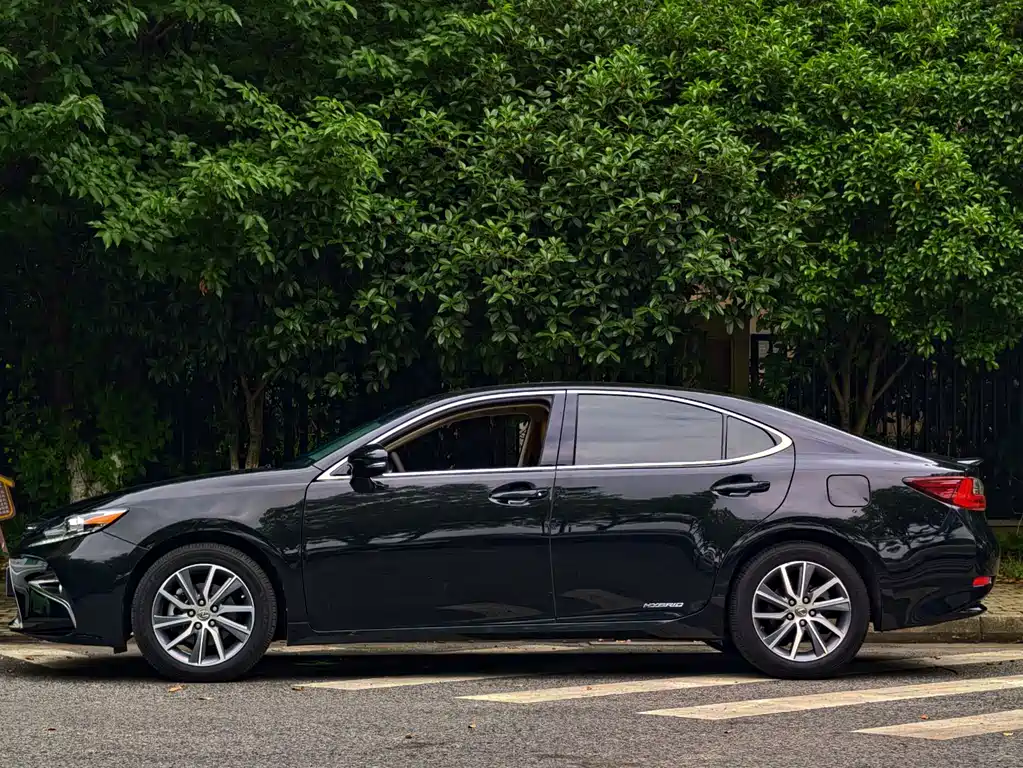 Lexus ES 2017 300h Mark Levinson Comfort